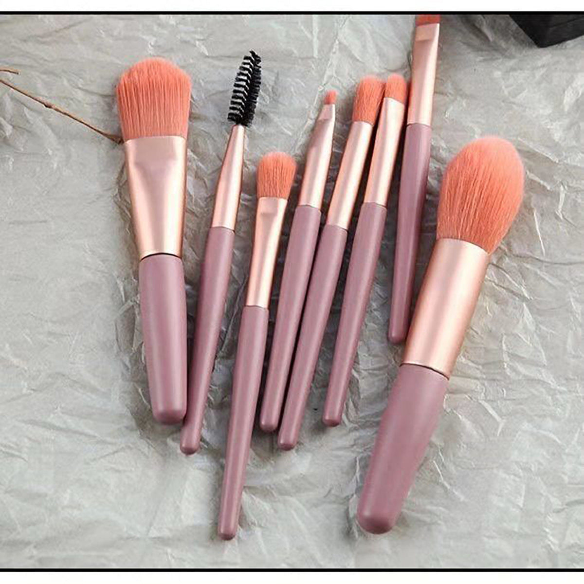 8-Piece Travel Makeup Brush Set: Ideal for Beginners - Eye Shadow and Blush Application Made Easy