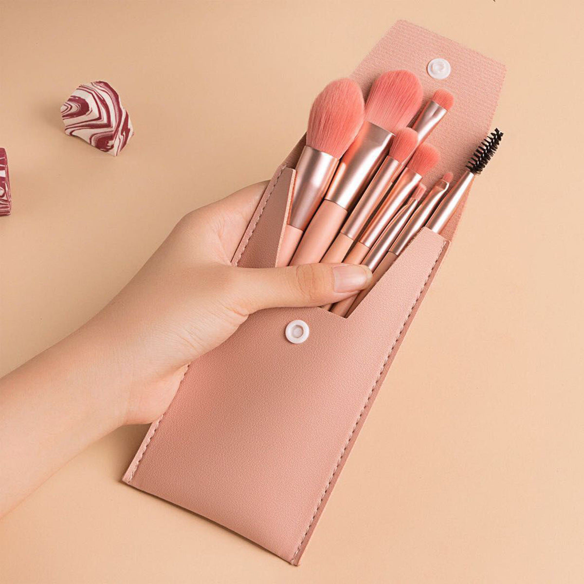 8-Piece Travel Makeup Brush Set: Ideal for Beginners - Eye Shadow and Blush Application Made Easy