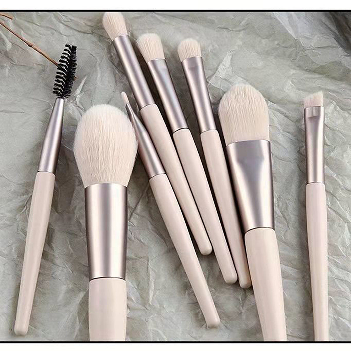 8-Piece Travel Makeup Brush Set: Ideal for Beginners - Eye Shadow and Blush Application Made Easy