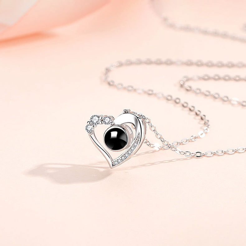 Popular Love Heart-shaped Projection Necklace Female